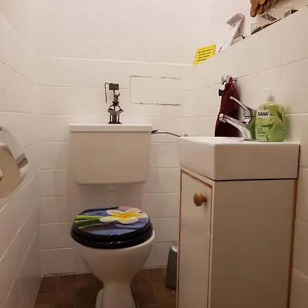 Ruhiges Doppelzimmer In Privatwohnung An Der U-bahn, Geteiltes Bad, Eigenes Wc Mnichov