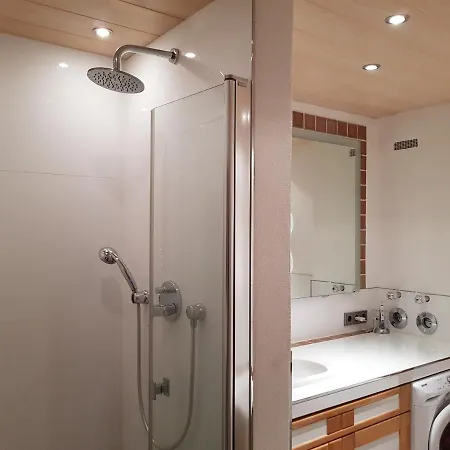 Homestay szállás Ruhiges Doppelzimmer In Privatwohnung An Der U-bahn, Geteiltes Bad, Eigenes Wc