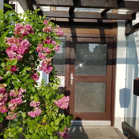 Homestay szállás Ruhiges Doppelzimmer In Privatwohnung An Der U-bahn, Geteiltes Bad, Eigenes Wc *